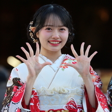 AKB48花田藍衣ファンとの不適切交流で「坊主問題」のダレトク？「納得しているのは運営側だけ」と識者が一刀両断