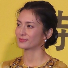 柴咲コウが赤楚衛二を“72万円で買う”…異色の映画「余命一年、男をかう」での“大胆露出”に期待