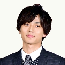 永瀬廉の「結婚式に黒ネクタイ」でマナー論争勃発！ “特別な関係”のディオールにも飛び火