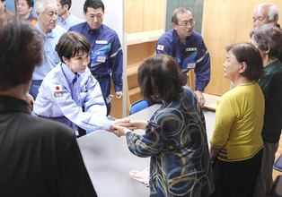 高市首相の早過ぎた「熊本訪問」の背景…震災から1週間たたず“視察強行”に批判殺到の案の定