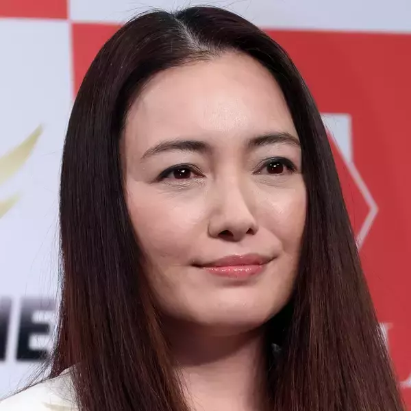 仲間由紀恵46歳の“激変ふっくら姿”にネット騒然も…紆余曲折を経てたどり着いた現在地