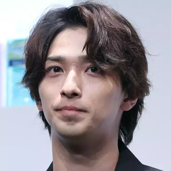 横浜流星は自作の小説でプロデューサー業を宣言…佐藤健や岡田准一は？ 俳優が続々と進出する“裏方業”の成否