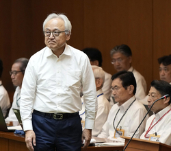 「茶番劇だ！」傍聴席から怒号も…福岡県議会の“ドン”蔵内議長の辞任巡る「泥沼政争」の行方