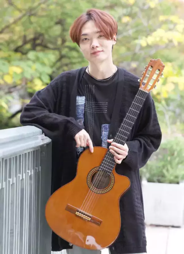 「作曲家・ギタリスト堤博明さん 14歳でギターのプロになると決意して最初に弾いたGLAYの2曲」の画像