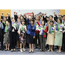 高市首相が上限超え献金問題に「議員個人と異なる」の欺瞞答弁…これが政党支部“私物化”の実態だ