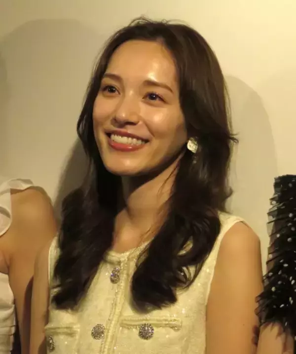 グラドル都丸紗也華がジャンボたかおとの交際報道後、初の公の場に “幸運の女神”のおかげで結婚秒読み段階か