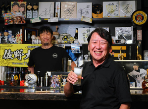「翔んで埼玉」映画監督・武内英樹インタビュー 酔いが回ると画が浮かんでくる「斬新なアイデアの源泉は酒にあり」