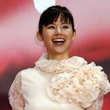 「“老けない女優”小西真奈美が加齢の悩みを告白…『ちゅらさん』からの変貌とハニーセラピストとしての現在地」の画像1