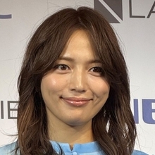 映画のキービジュアルでは“婚前ウエディングドレス姿”だったが…川口春奈には「婚期が遅れるジンクス」は関係なかった！