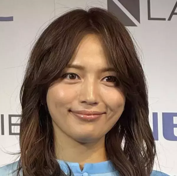 映画のキービジュアルでは“婚前ウエディングドレス姿”だったが…川口春奈には「婚期が遅れるジンクス」は関係なかった！