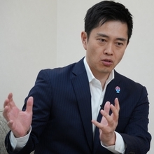 「聞く権利」の妨害がだめなら、「知る権利」の妨害はもっとだめですよね？ 維新・吉村代表を日本中学生新聞が直撃
