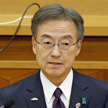 セクハラ辞任の前福井県知事が女性職員に送った執拗キモすぎメッセージの中身 約20年間で1000通も