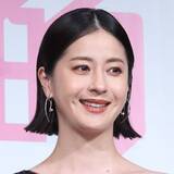 「松本若菜“シャイニング顔”で奮闘も…「君の好きは無敵」視聴率4.3％からの反撃を阻む“アラ還コンビ”」の画像1