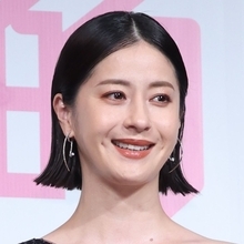 松本若菜“シャイニング顔”で奮闘も…「君の好きは無敵」視聴率4.3％からの反撃を阻む“アラ還コンビ”