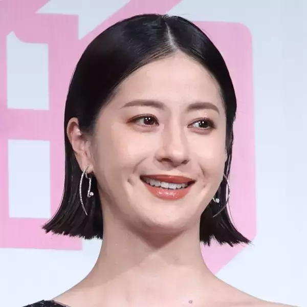 松本若菜“シャイニング顔”で奮闘も…「君の好きは無敵」視聴率4.3％からの反撃を阻む“アラ還コンビ”