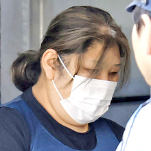 「ホラ、早くしろ！」と命令、同居女性の唇を自ら縫合させた中年女の残虐手口…強要容疑で再逮捕