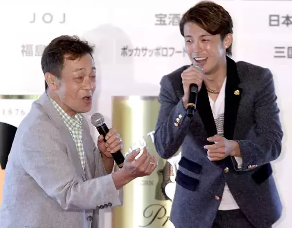 「清水アキラさんが三男急死の直前に語っていた“せがれ”のこと 良太郎さんに口説かれものまねショー復帰」の画像
