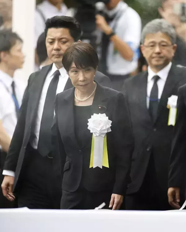 「高市首相が長崎被爆者団体に“ガン飛ばし”で大炎上！ 会長あいさつ「戦争知らない」に過剰反応？」の画像