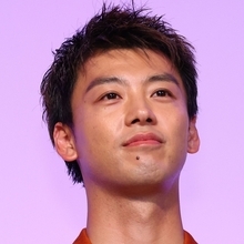竹内涼真はサッカーW杯での仕事が好感だが…奔放な弟・妹に過去醜聞を堀り返されファンやきもき