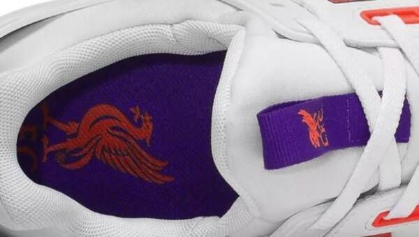 リヴァプールfcとニューバランスのコラボスニーカー 最新作は 白 18年12月21日 エキサイトニュース