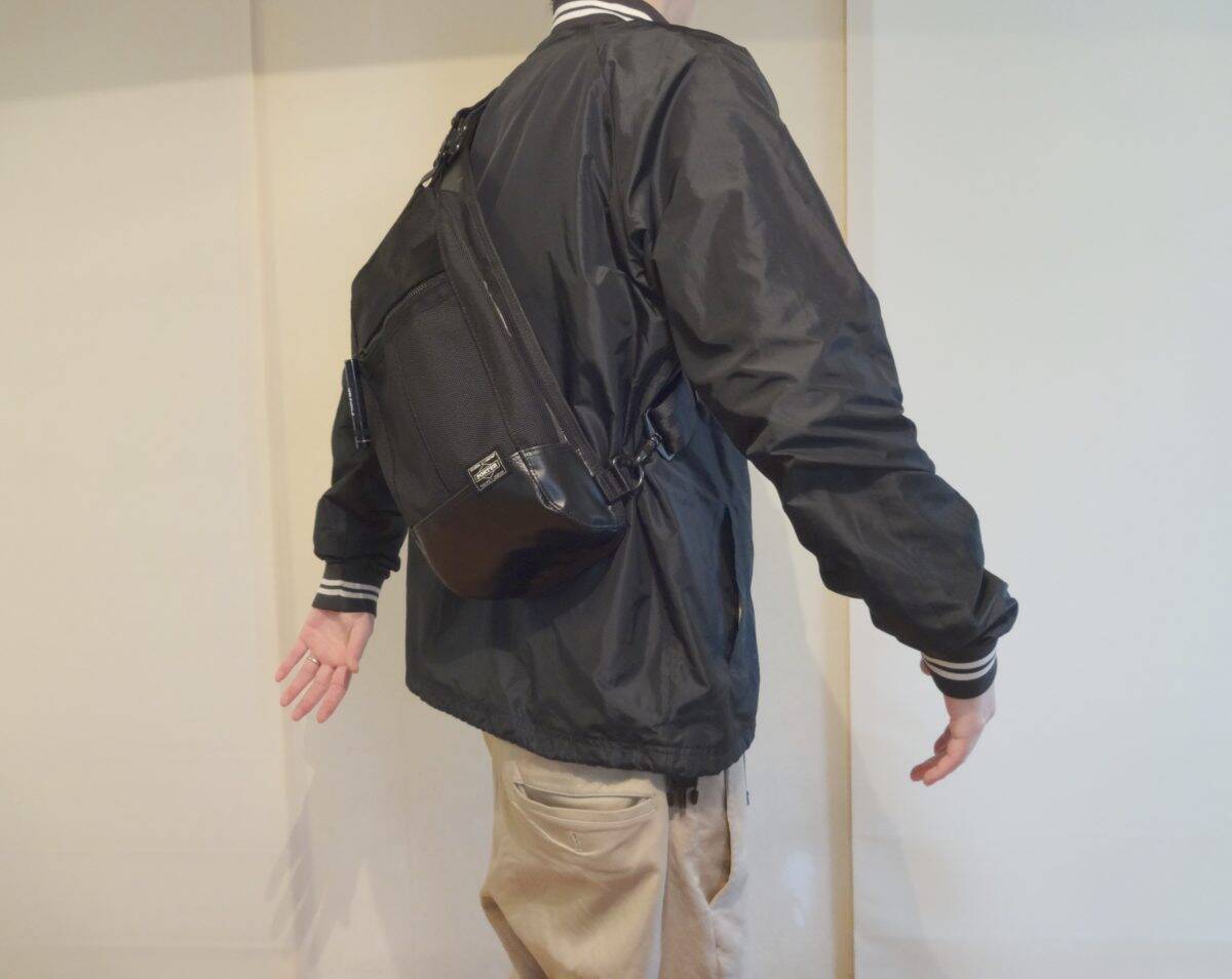 マグライトが付属! コンパクトで男気溢れるPORTER / HEATの「SLING 