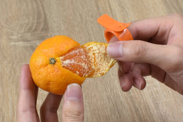 指輪のようなかわいい皮むき器 様々な柑橘類がむける みかんの皮むき 19年8月31日 エキサイトニュース