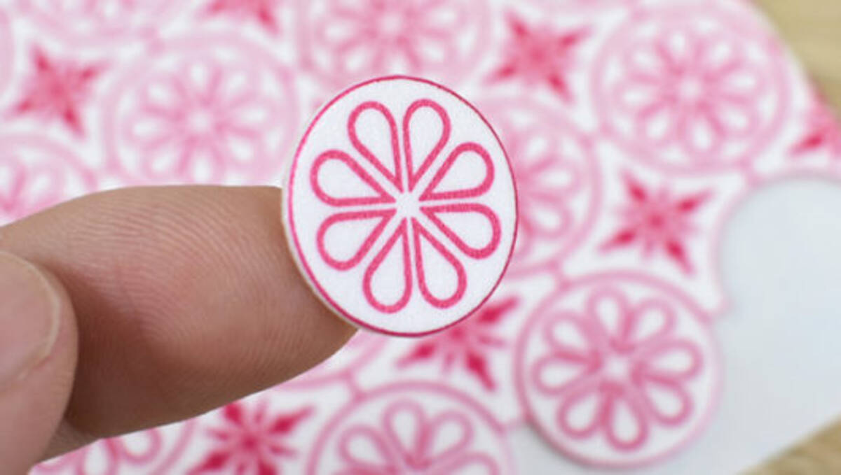 画鋲を使うことがなくなるかも ガラスやコンクリートにも貼れる 掲示用粘着ピン ワッポン 19年12月30日 エキサイトニュース