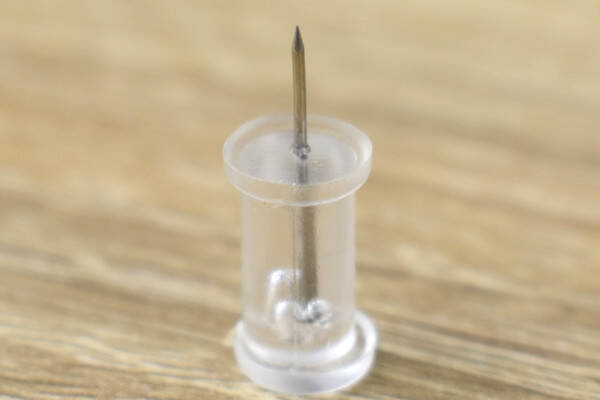 画鋲の穴が気になる人に朗報 約0 6mmの針を採用したダイソー スリムな針のプッシュピン 35本 年1月18日 エキサイトニュース