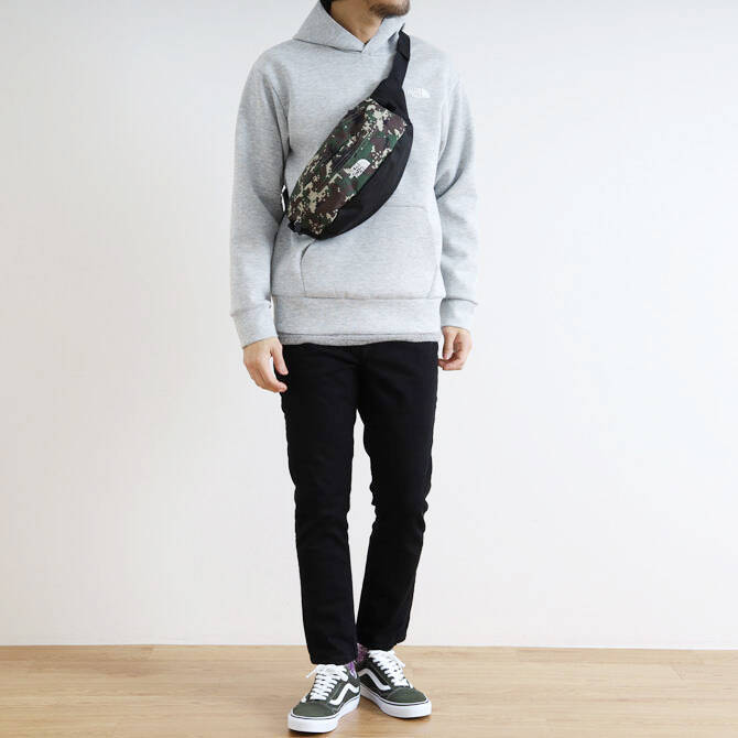 散歩タイムの相棒にいかが? ちょうどいいサイズのミニバッグ5選