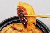「優柔不断の味方!? 1度で2度おいしいファミマの「ロースとんかつ＆豚生姜焼丼」」の画像6
