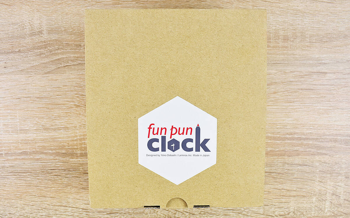 区切られた文字盤で目標達成率UP!? シックなデザインの「fun pun clock with color！ for table イエロー」レビュー