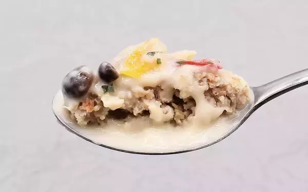 「秋の到来を実感… … ファミマの「ソースで食べる！ きのこクリームのハンバーグ丼」が絶品！」の画像