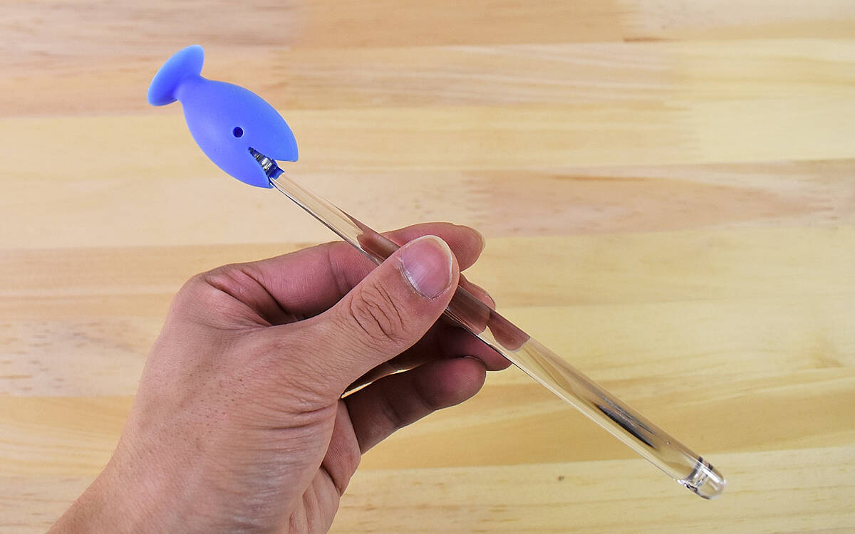 可愛い魚が歯ブラシをパクっと スタンドにもなる 立つおさかな 歯ブラシカバー レビュー 年11月17日 エキサイトニュース 2 2
