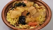 ファミマで“ベジ活”！「1／3日分の野菜が摂れる五目あんかけ焼そば」はシャキシャキ野菜が魅力