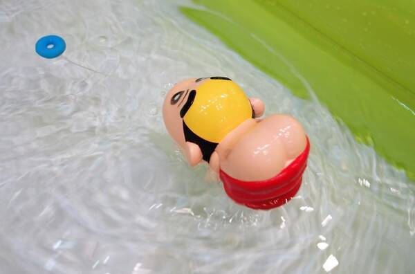 東京おもちゃショー2016 クレヨンしんちゃん 25周年を記念して ケツだけ星人 が泳ぐおもちゃ登場 2016年6月10日 エキサイトニュース