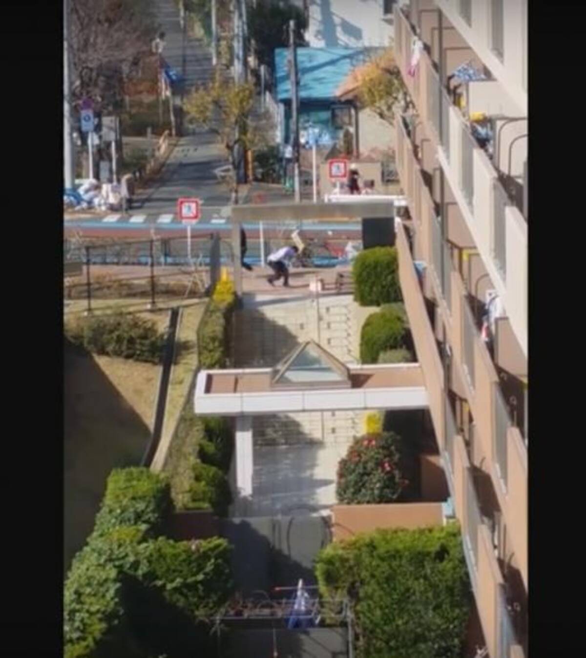 荷物を叩きつける動画 代引き伝票の書き換え詐欺 配達遅延の佐川急便で不祥事のネット告発が相次ぐ 16年12月27日 エキサイトニュース