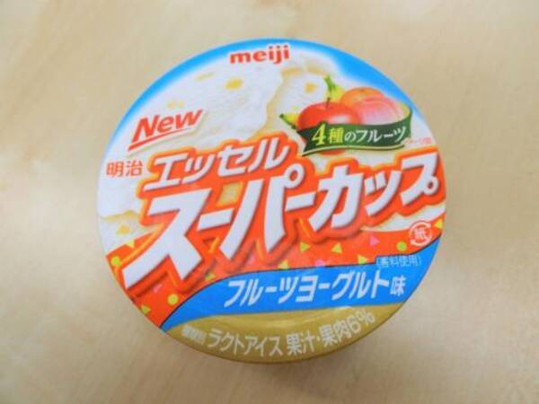 コンビニアイス全レビュー 明治 エッセルスーパーカップ フルーツヨーグルト味 は爽やかでフルーティーなおいしさ 17年7月24日 エキサイトニュース