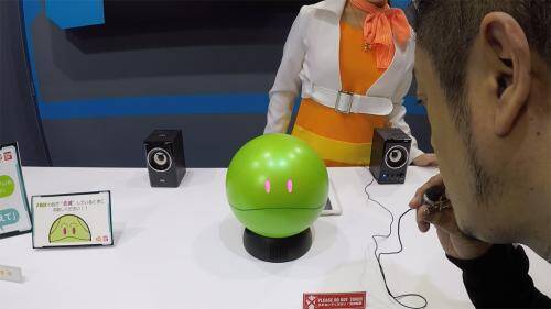 Ceatec17 ガンダム に登場するハロが動く 光る しゃべる バンダイがaiロボット ガンシェルジュ ハロ を参考出展 17年10月2日 エキサイトニュース