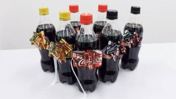 2017年は3種類 くじ付きで登場 コカ コーラ のリボンボトルが編集部に届いた 2017年10月30日 エキサイトニュース