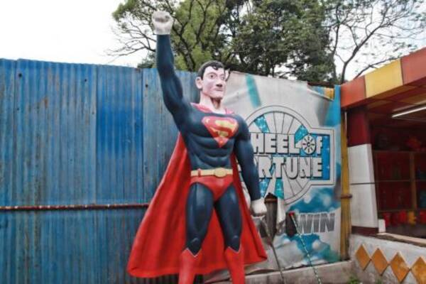 ディズニー ポケモン スーパーマンが夢のコラボ パチモンだらけのネパールの遊園地がカオスすぎた 18年5月8日 エキサイトニュース