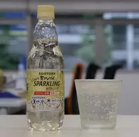 アニメ 刃牙 と強炭酸水 The Strong 天然水スパークリング のコラボ動画が公開 地下鉄 木場駅が バキ駅 に 21年7月14日 エキサイトニュース