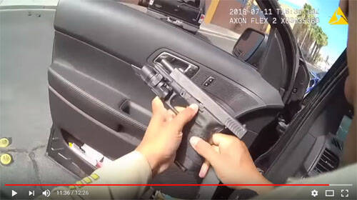動画 殺人容疑者追跡中のポリスメンがパトカーのフロントガラス越しに発砲 アメリカアアアア 18年7月19日 エキサイトニュース