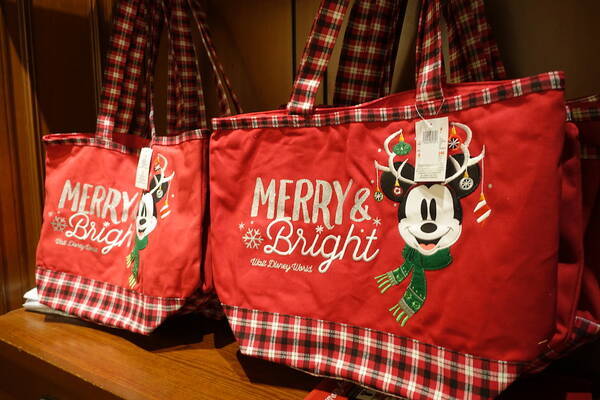 フロリダの ディズニー クリスマス グッズはどんな感じ 可愛すぎるトートやぬいぐるみをご紹介 18年12月8日 エキサイトニュース