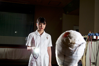 AKB48・山田菜々美が初主演に挑んだ病院ホラー『黒看』「以前は完全に怖いものを拒否していたけど……」