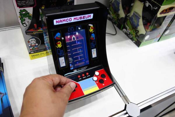 手のひらサイズのアーケード筐体型ゲーム機 レトロアーケード にナムコのゲームが種遊べる ナムコミュージアム が登場 東京おもちゃショー19 19年6月14日 エキサイトニュース