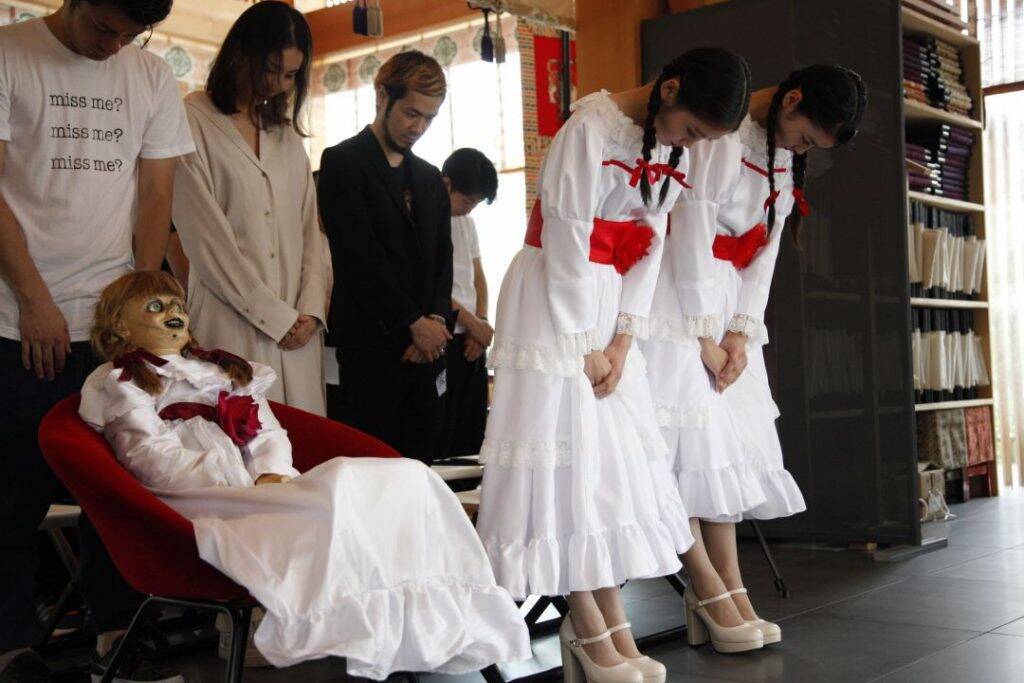 呪い人形 アナベル が日本で祈祷を受ける 大ヒットホラーシリーズ最新作 アナベル 死霊博物館 エキサイトニュース