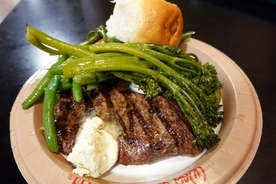 深夜の肉厚ステーキは罪！フロリダのディズニーホテルでがぶついてきた【海外ディズニーごはん道】