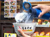 「「まるで本物の富士そば」と評判の富士そばカップ麺を富士そばの前で食べるとさらにウマい」の画像10