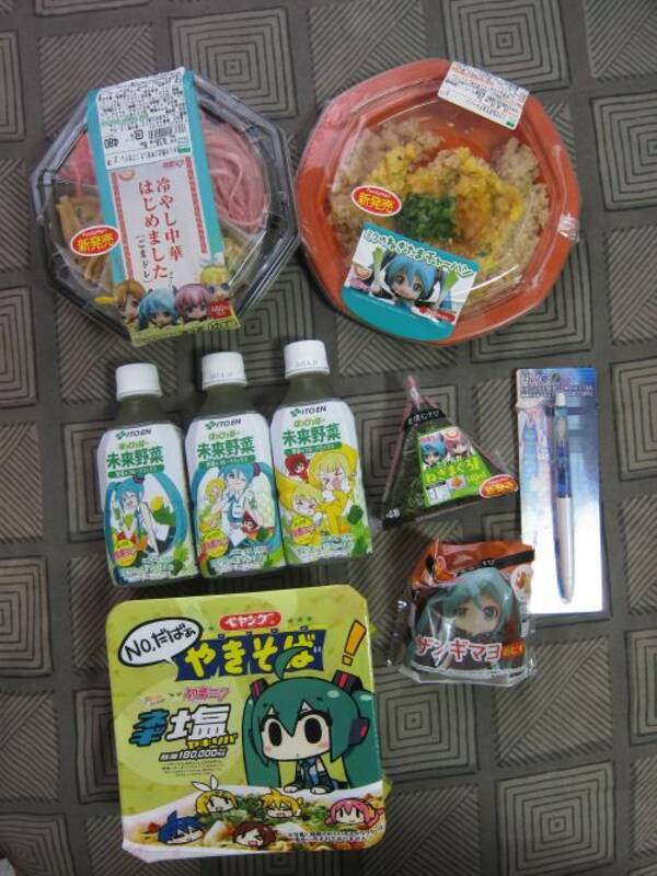 ファミマがミクだらけに そんなミク関連商品を買いあさってみた 野菜ジュースの価格が0円じゃない 12年8月15日 エキサイトニュース