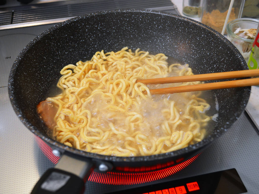 話題の二郎系即席ラーメン 豚園 は絶対焼きそばにして食うべし 最初からこうやって食べればよかった 年3月24日 エキサイトニュース 2 3